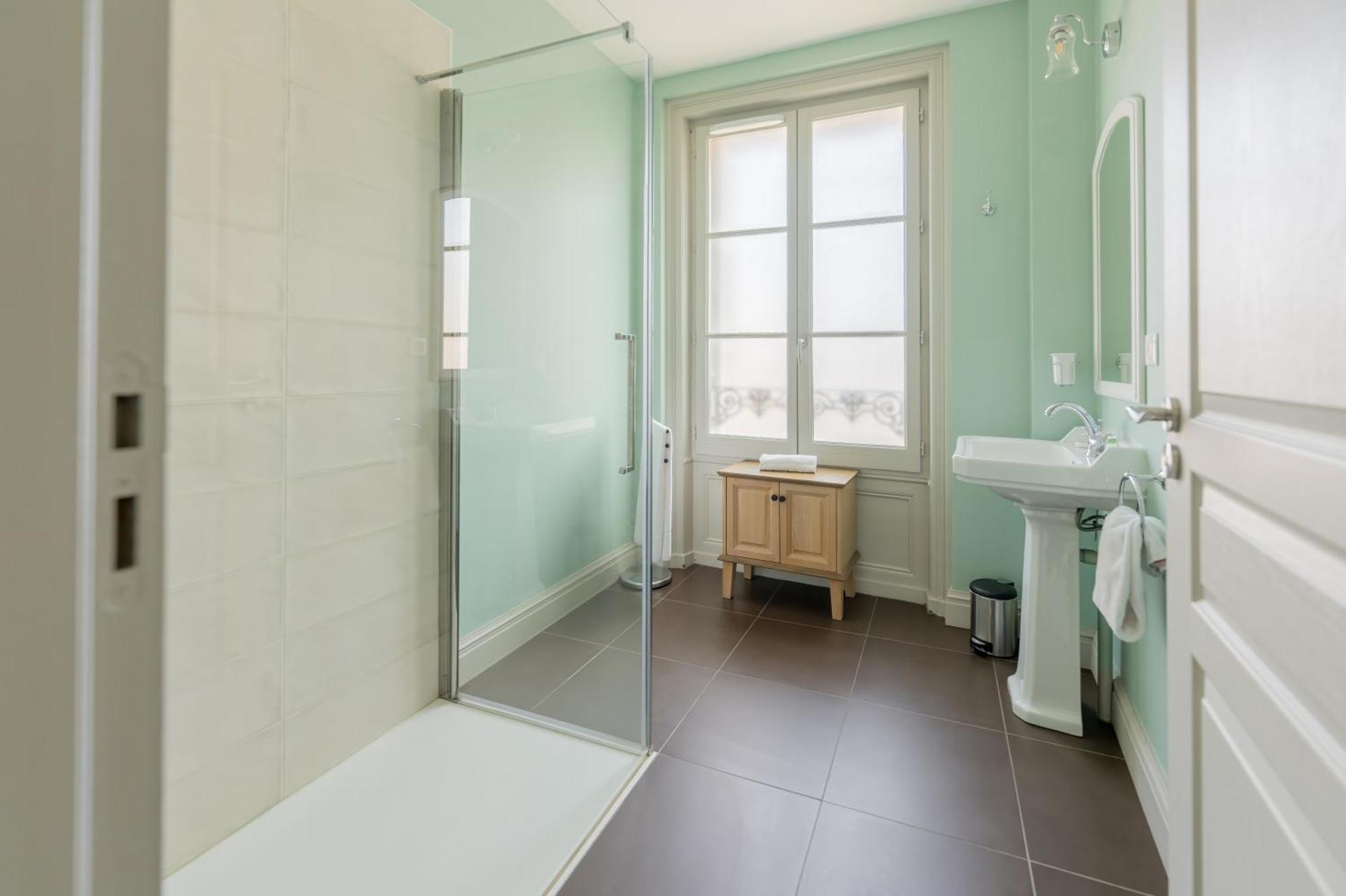 Hotel Heritage Коняк Екстериор снимка